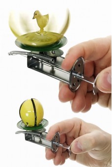 Easter Egg Spinner and Chick Tin Thumb Toy