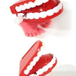 tta1690_chattering_teeth_feet__93487