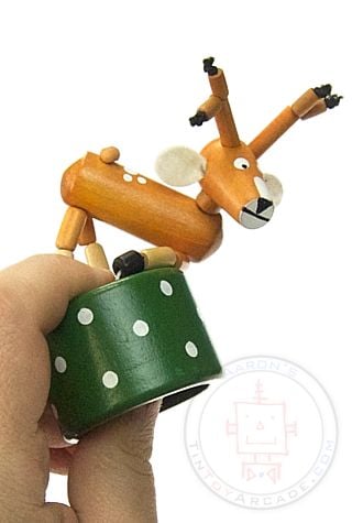 tta3649_reindeer_thumb_puppet_03__22712