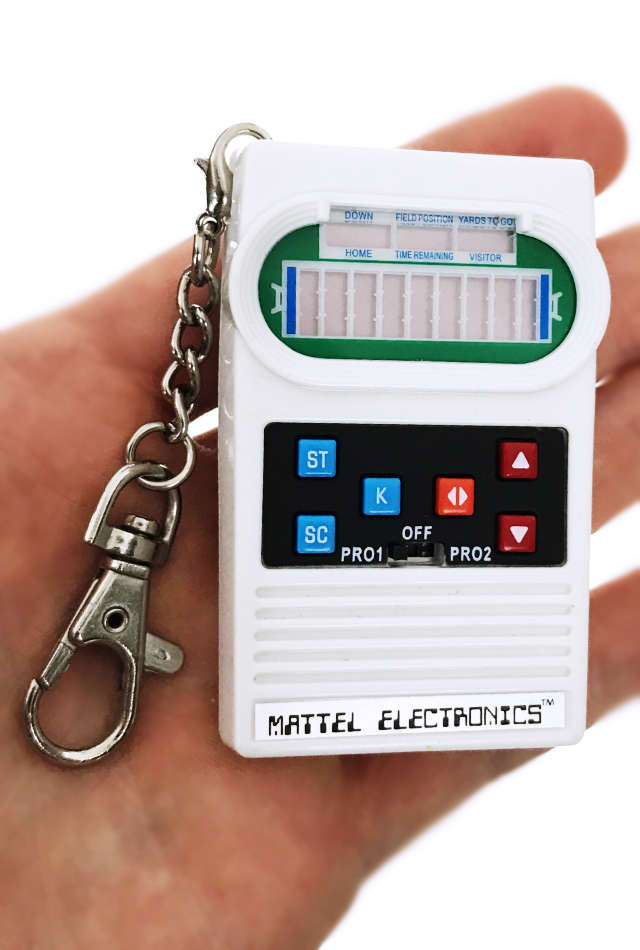 TTA5505-Classic-Football-Mattel-Electronics-Worlds-Coolest-Mini-02