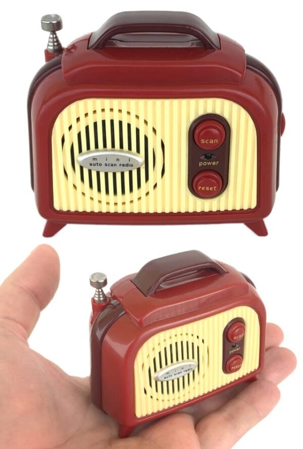 TTA5952-Retro-Radio-Worlds-Smallest-01